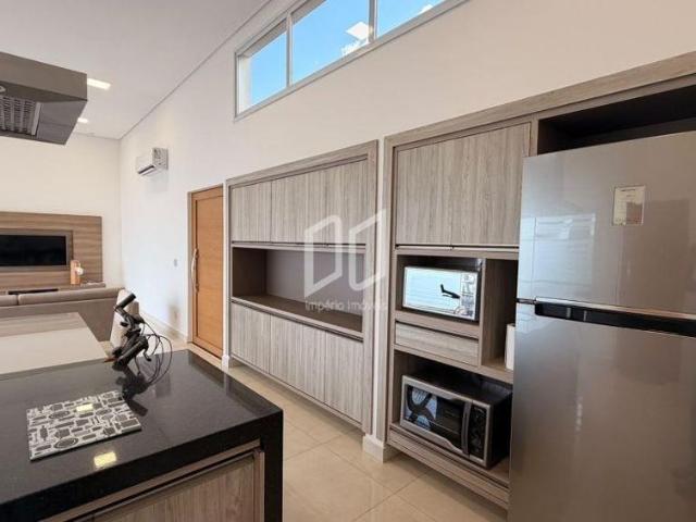 Casa de Condomínio Para Venda E Aluguel Em Horto de 177.00 m² Com 3 Quartos, 1 Suite E 4 Garagens