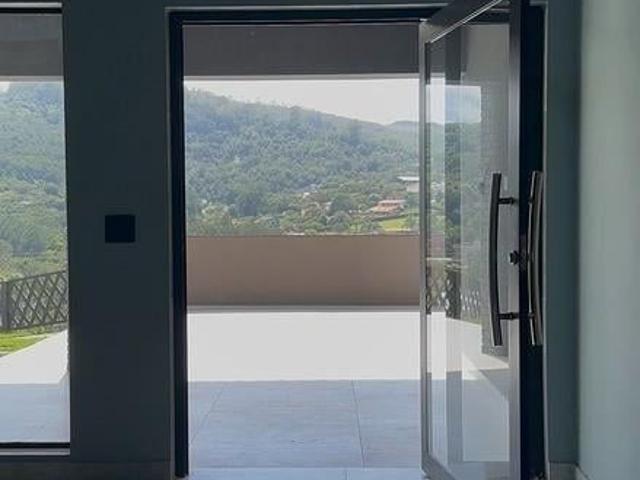Casa de Condomínio Para Venda E Aluguel Em Jardim Das Palmeiras de 320.00 m² Com 7 Quartos, 4 Suites