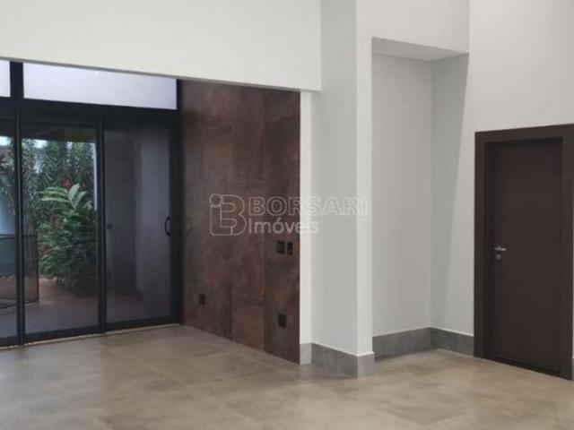 Casa de Condomínio para venda e aluguel em Jardim Salto Grande de 251.00m² com 3 Quartos, 3 Suites e