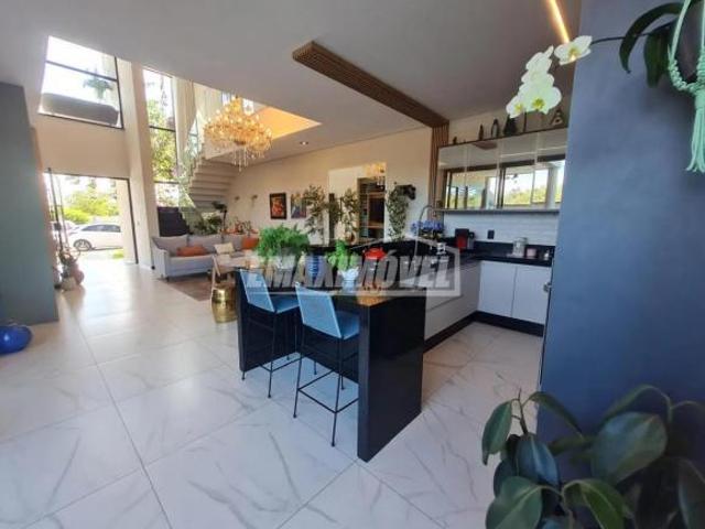 Casa de Condomínio para venda em Vila Haro de 226.00m² com 3 Quartos, 3 Suites e 4 Garagens