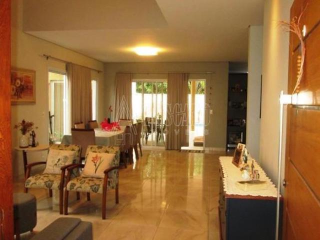 Casa de Condomínio para venda em Vila Xavier de 285.00m² com 3 Quartos, 3 Suites e 4 Garagens