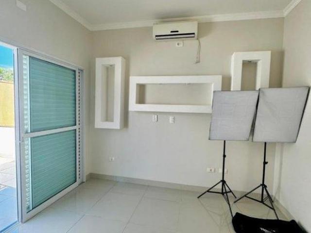 Casa de Condomínio para venda em Village Damha de 300.00m² com 4 Quartos, 4 Suites e 2 Garagens