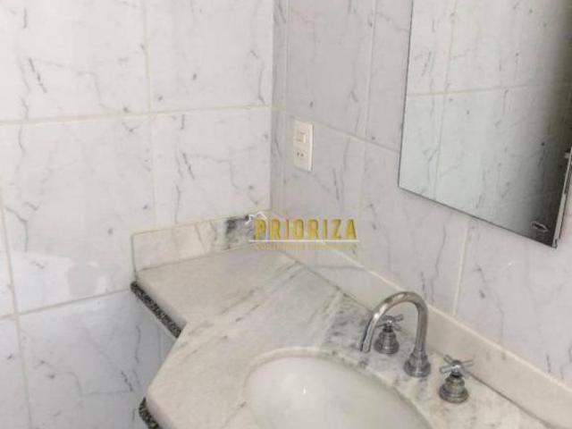 Casa de Condomínio para venda em Condomínio Granja Olga Iii de 235.00m² com 3 Quartos e 4 Garagens