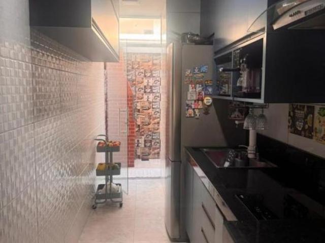 Casa de Condomínio para venda em Jardim Layr de 70.00m² com 2 Quartos e 2 Garagens