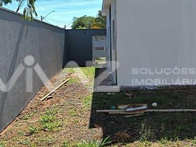 Casa de Condomínio para venda em Jardim Marialice de 73.00m² com 2 Quartos e 5 Garagens