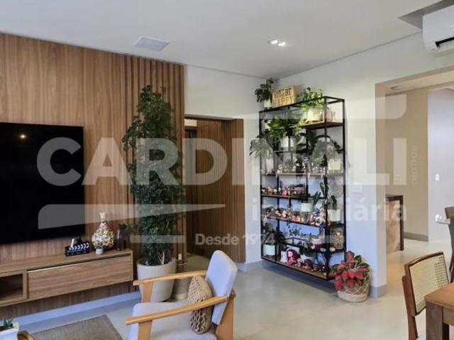 Casa de Condomínio para venda em Jardim Salto Grande de 285.00m² com 5 Quartos, 3 Suites e 4 Garagen