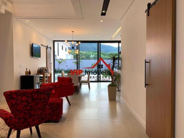 Casa de Condomínio para venda em Jardim Samambaia de 269.00m² com 3 Quartos, 3 Suites e 4 Garagens