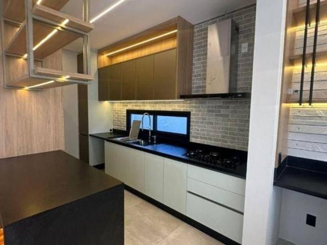 Casa de Condomínio para venda em Jardim Samambaia de 226.00m² com 5 Quartos, 4 Suites e 4 Garagens