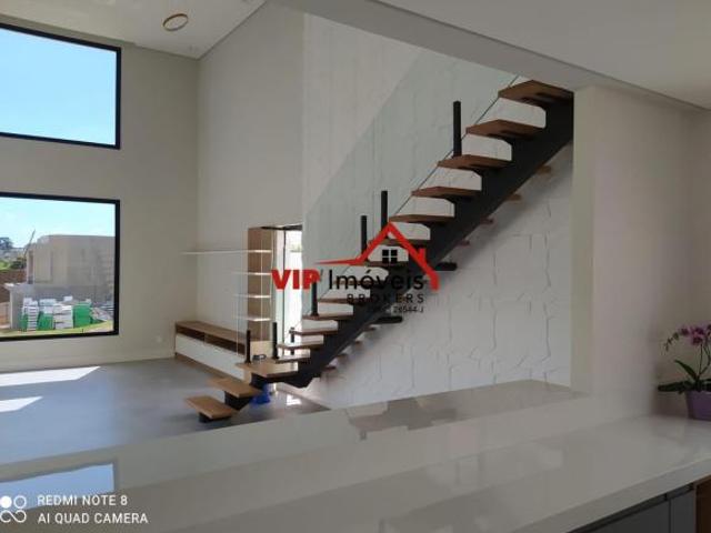 Casa de Condomínio para venda em Jardim Samambaia de 360.00m² com 3 Quartos, 3 Suites e 4 Garagens