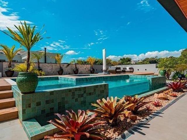 Casa de Condomínio para venda em Jardim Samambaia de 600.00m² com 4 Quartos, 4 Suites e 4 Garagens