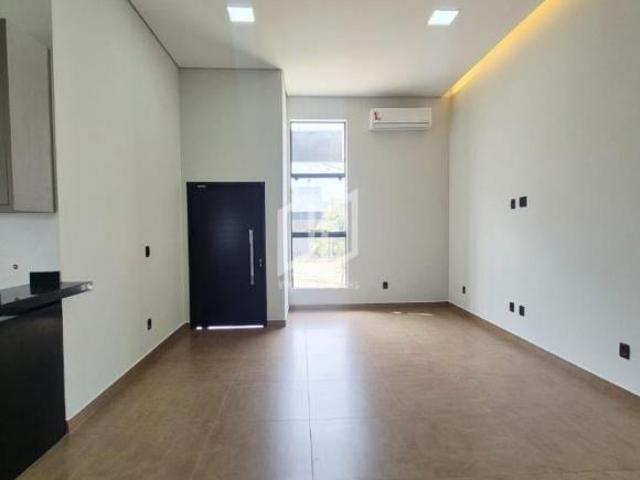 Casa de Condomínio para venda em Parque Laranjeiras de 130.00m² com 3 Quartos, 1 Suite e 4 Garagens