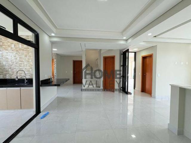 Casa de Condomínio para venda em Residencial Mont&apos  Alcino de 221.00m² com 4 Quartos, 4 Suites e 4 Ga