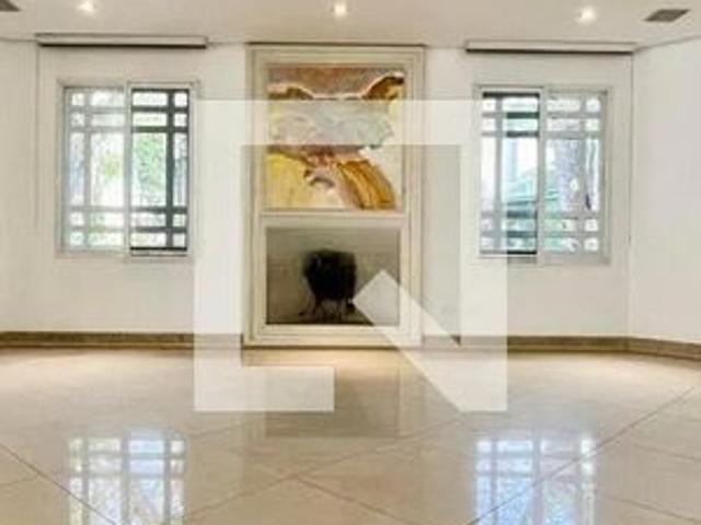 Casa de condomínio para alugar com 650m², 5 quartos e 8 vagas