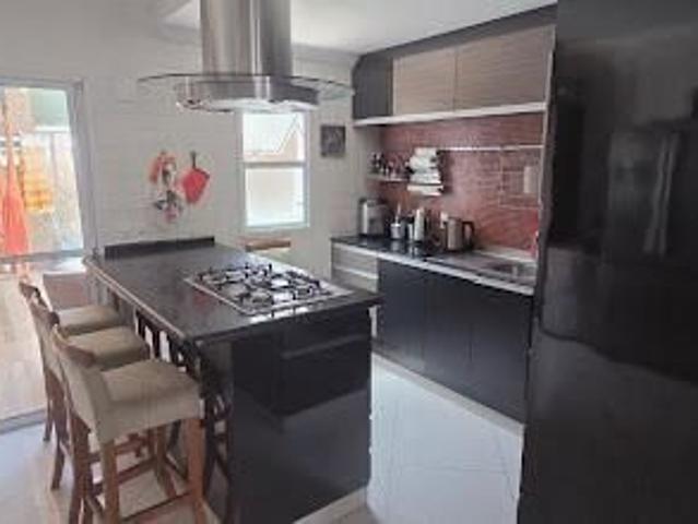 Casa de Condomínio Para Alugar Em Colônia de 250.00 m² Com 5 Quartos, 3 Suites E 2 Garagens