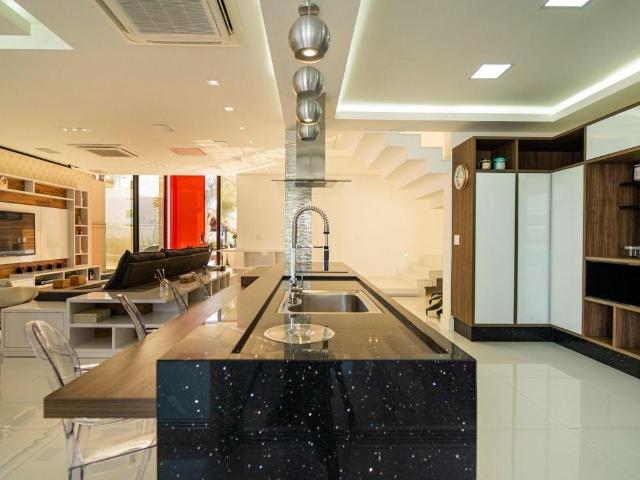 Casa de Condomínio Para Alugar Em Jardim Mariluz de 387.00 m² Com 3 Quartos, 3 Suites E 3 Garagens