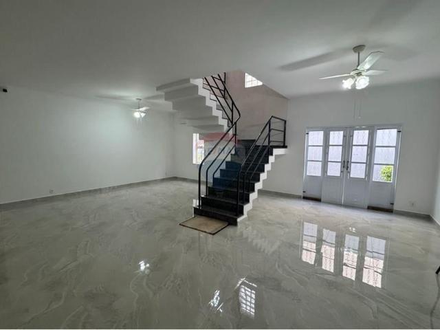 Casa de Condomínio Para Alugar Em Jardim Canadá de 467.75 m² Com 4 Quartos E 4 Suites