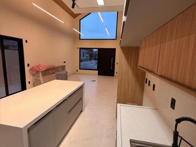 Casa de Condomínio Para Alugar Em Loteamento Brisas Do Lago de 200.00 m² Com 4 Quartos, 4 Suites E 4