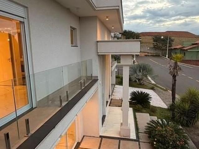 Casa de Condomínio Para Alugar Em San Vitale de 230.00 m² Com 3 Quartos, 3 Suites E 2 Garagens