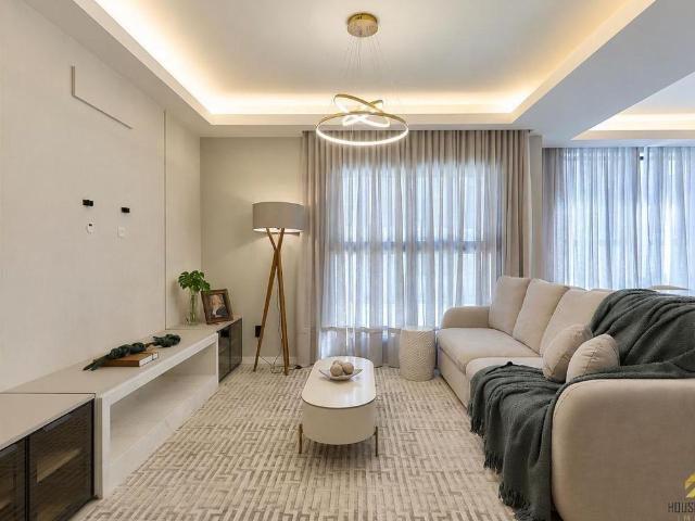 Casa de Condomínio Para Alugar Em Santa Felicidade de 168.00 m² Com 3 Quartos, 1 Suite E 2 Garagens