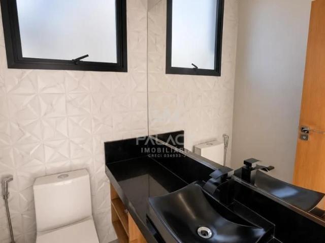 Casa de Condomínio Para Alugar Em Santa Rosa de 220.00 m² Com 3 Quartos, 3 Suites E 4 Garagens