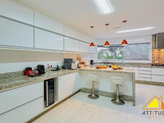Casa de Condomínio Para Alugar Em Parque Terra Nova II de 464.00 m² Com 4 Quartos, 4 Suites E 6 Garag
