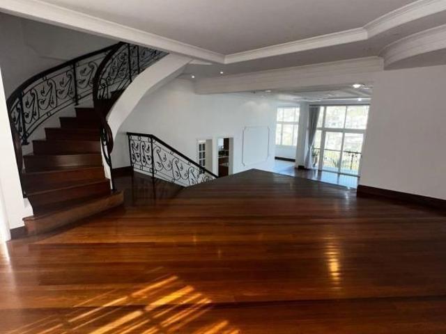Casa de Condomínio Para Alugar Em Parque Terra Nova II de 700.00 m² Com 4 Quartos, 4 Suites E 4 Garag