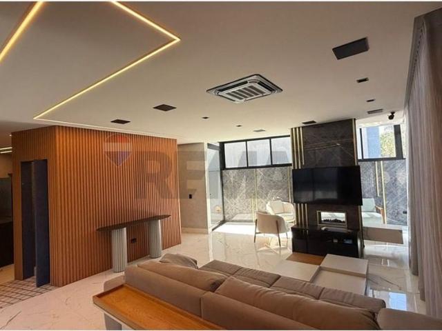 Casa de Condomínio Para Alugar Em Real Park de 400.00 m² Com 3 Quartos, 3 Suites E 8 Garagens