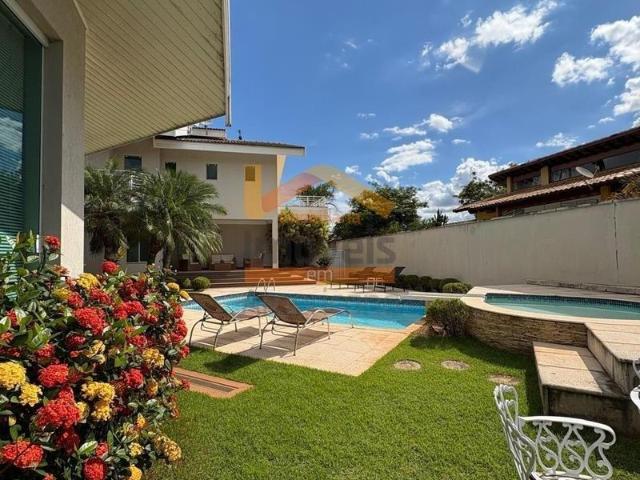 Casa de Condomínio Para Alugar Em Vale Das Paineiras de 400.00 m² Com 3 Quartos, 3 Suites E 4 Garagen