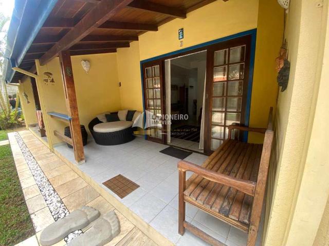Casa de condomínio para férias na praia da Barra do Sahy!