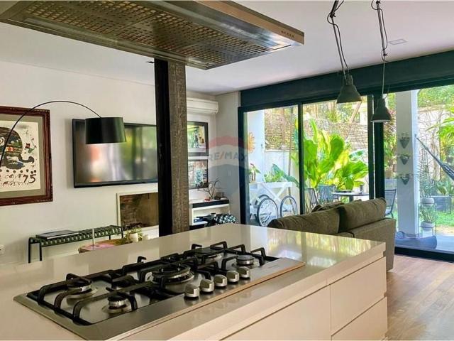 Casa de condomínio para locação com 3 dormitórios, 3 suítes, 5 vagas de garagem em Alto da Boa Vista, 260 m2