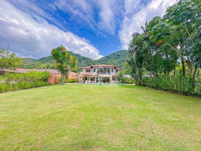Casa de Condomínio pé na areia, com 307m e 4 suítes na Praia Dura, em Ubatuba