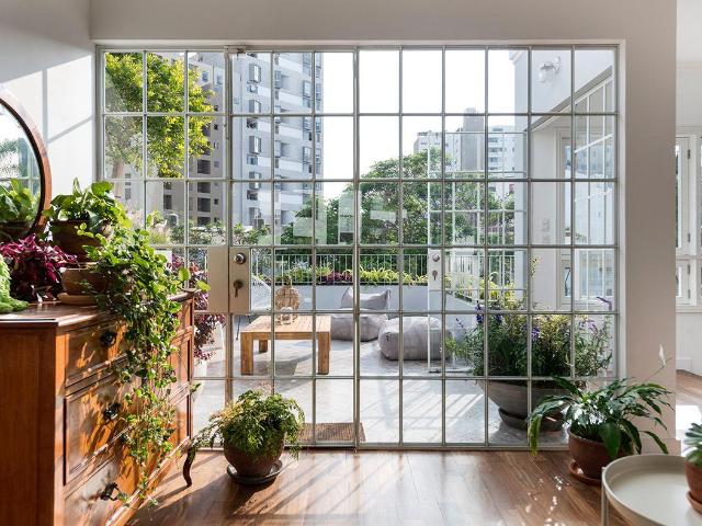 CASA DE DISEÑO CON TERRAZA EN VENTA EN MIRAFLORES A PASOS DEL MALECON