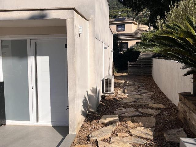 Casa de diseño moderno aislada en entorno natural 150m² Arenys de Munt