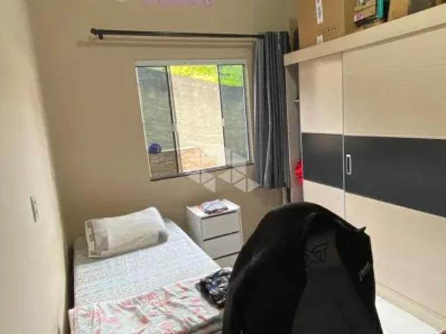 Casa de dois andares com 2 apartamentos superiores não financia