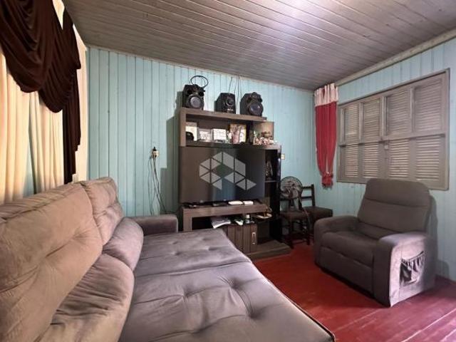 Casa de dois dormitórios no loteamento Razzera em Farroupilha
