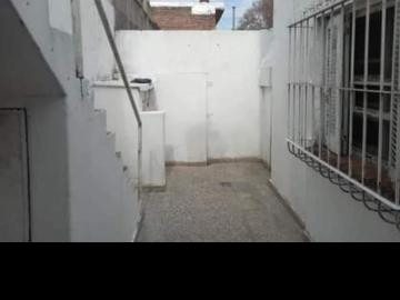 Casa de dos dormitorios, barrio Roque Saenz Peña