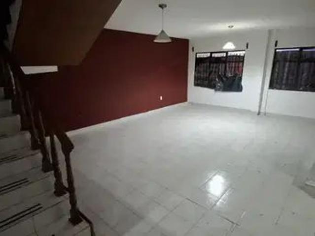 Casa De Dos Niveles Bien Iluminda Y Con Excelente Ubicacion, Cerca Transporte Publico, Linea De Metrobus Y Estacion De Metro, Avenidas Principales De Acceso, Plaza Comercial, Escue
