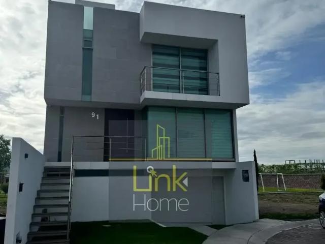 Casa de dos pisos a la venta en Pachuca de Soto
