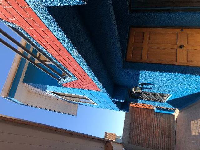 Casa de dos pisos a tres cuadras de avda Valparaíso