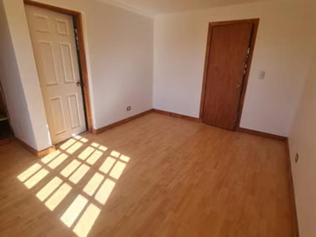 Casa de dos pisos con quincho y piscina | 10 dormitorios por 9500.00 en Buin