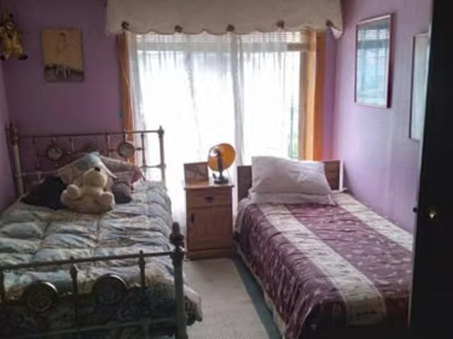 Casa de Dos Pisos en Avda Pdte Ibañez | 5 dormitorios por 140000. 00 en Linares