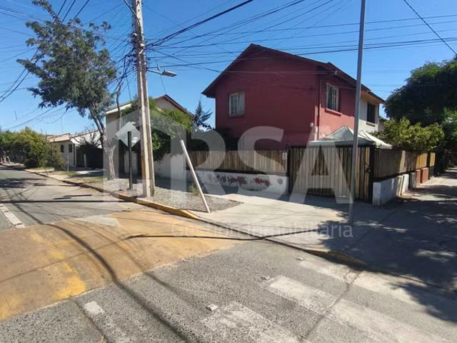 Casa de dos pisos metro rodrigo de araya 1505 | dormitorios por 3678.00 en San Joaquín