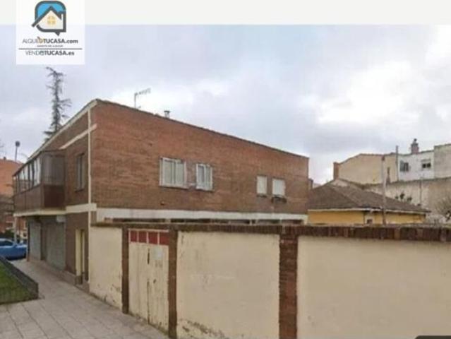 CASA DE DOS PLANTAS AYUNTAMIENTO