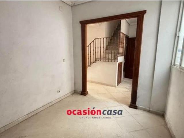 CASA DE DOS PLANTAS CON COCHERA
