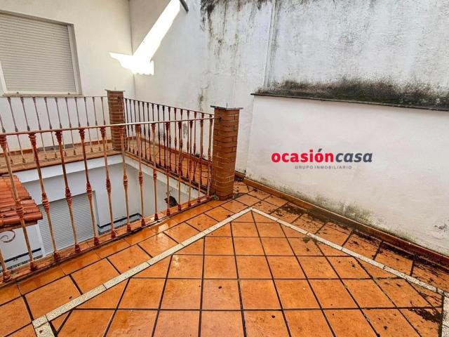 CASA DE DOS PLANTAS CON COCHERA