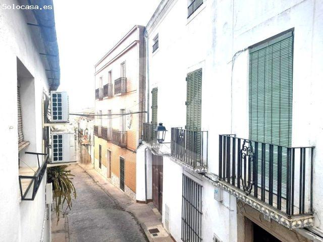 CASA DE DOS PLANTAS DE 200M2 CON PATIO EN VENTA EN ALBURQUERQUE