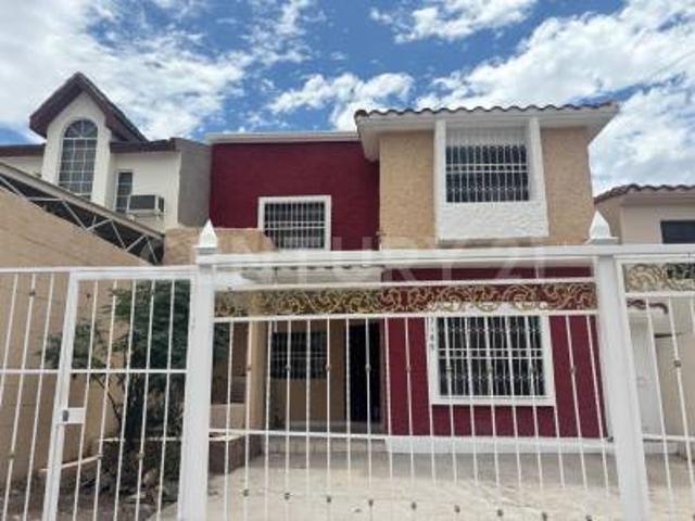 CASA DE DOS PLANTAS EN RENTA EN RESIDENCIAL CUMBRES