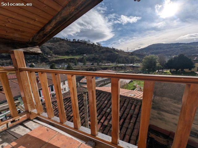 CASA DE DOS PLANTAS Y DESVÁN CON TERRAZA, PATIO Y BALCÓN EN UJO, MIERES. ASTURIAS