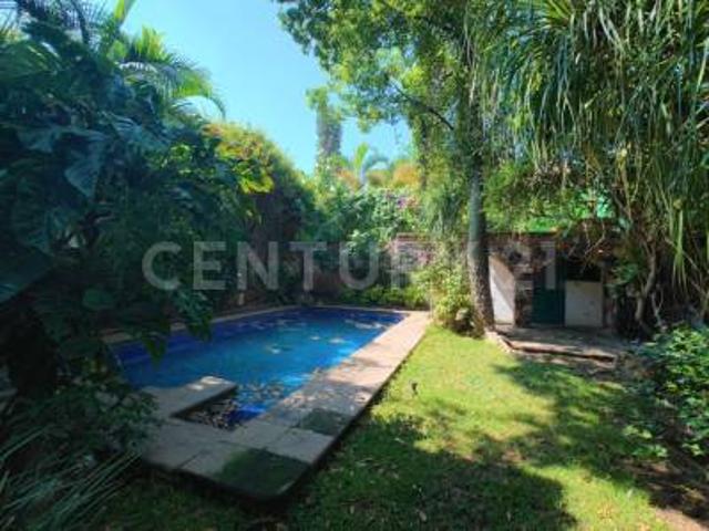 CASA DE DOS RECÁMARAS CON ALBERCA AL NORTE DE CUERNAVACA