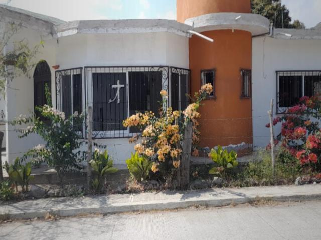 CASA DE ENTREGA INMEDIATA, CALLE SANTA CRUZ, ACTOPAN, VERACRUZ
